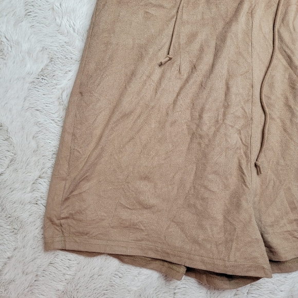 ✨️CL Illa Illa Tan Soft Sleeveless Lace Up Detail Romper Size L - Picture 6 of 13